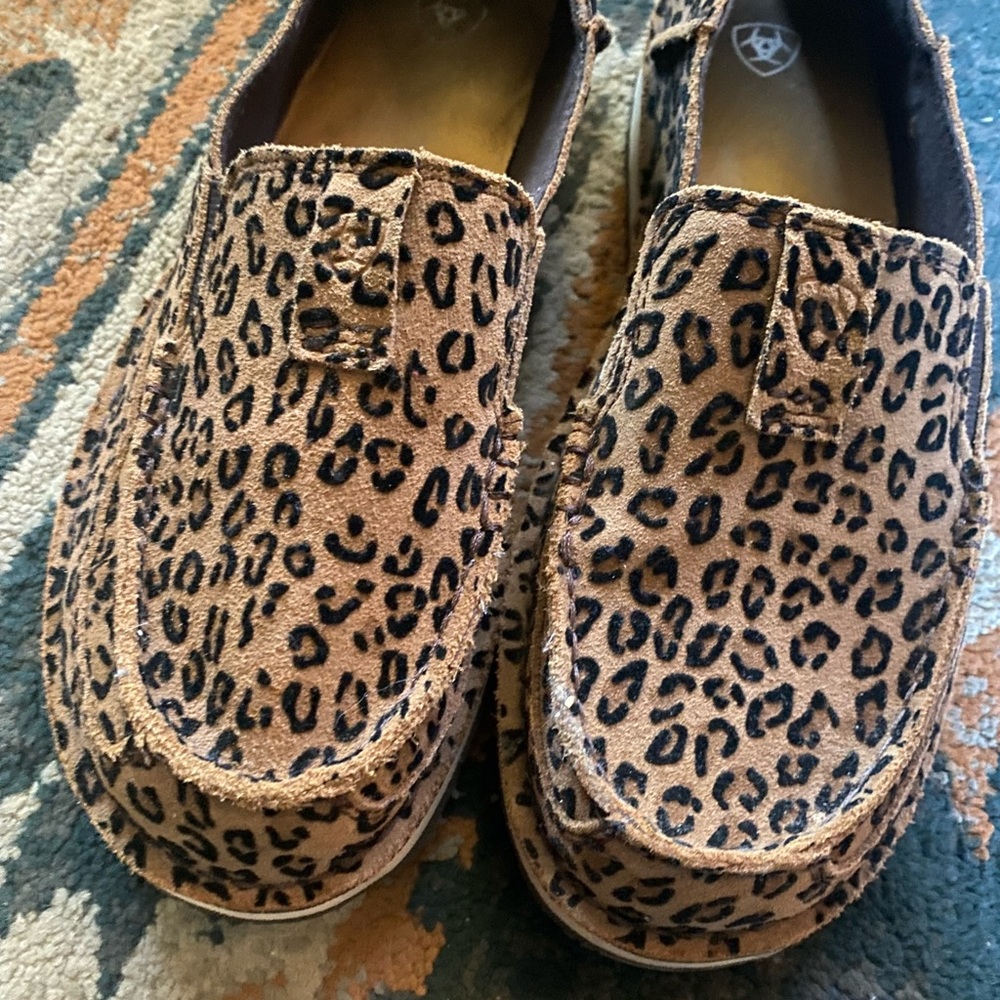 Leopard Ariat cruisers